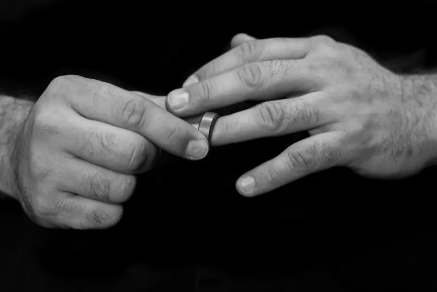 Sempre più uomini preferiscono l'anello. ecco perché