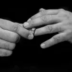 Sempre più uomini preferiscono l'anello. ecco perché