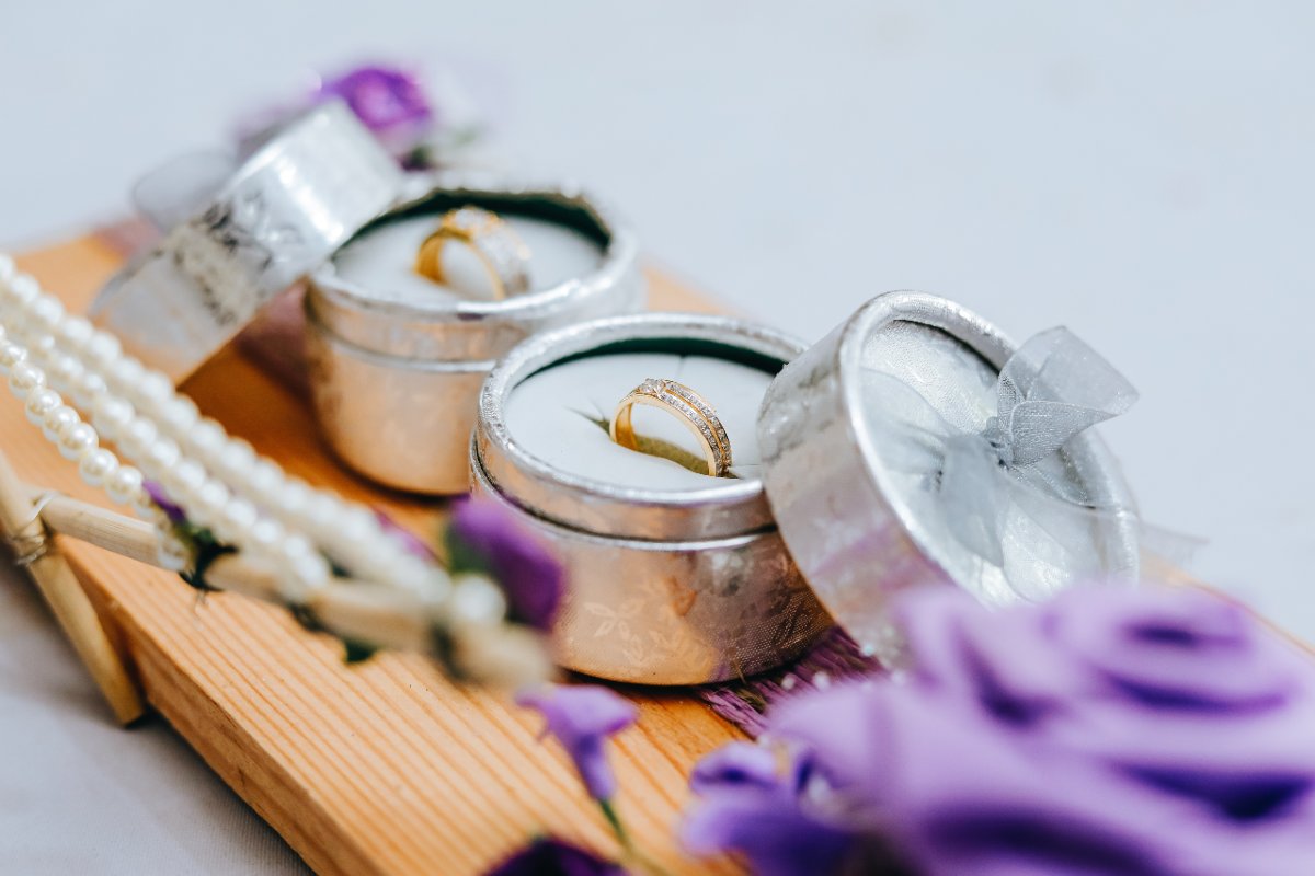 Anello Eternity: scopriamo questo simbolo di amore e passione