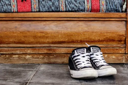 Le sneakers oggi: vanno ancora di moda?