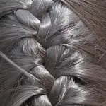 Come fare la treccia attaccata alla testa