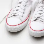 Nella stagione per eccellenza delle sneakers, scopriamo quali sono i trend e le tendenze che coloreranno questa nuova stagione.