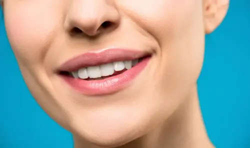 Come proteggere lo smalto dei denti: alcune soluzioni valide da adottare