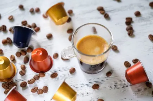  Italiani e caffè, come cambia il rapporto: dalla moka alla passione per le capsule